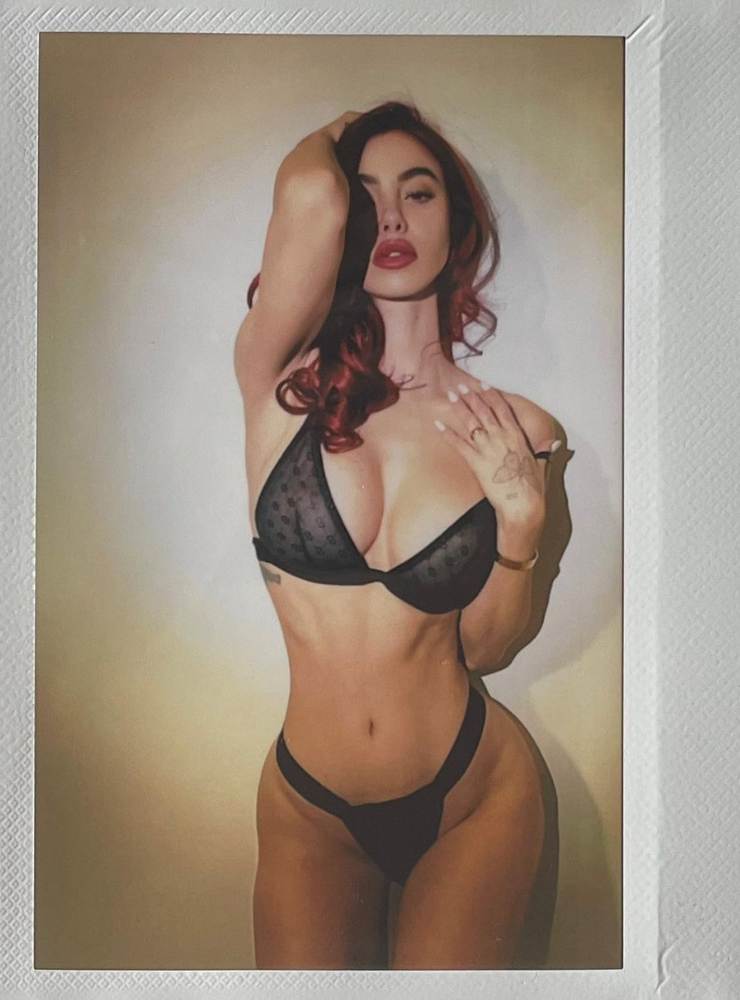 Valentina Fradegrada esplosiva su Instagram 