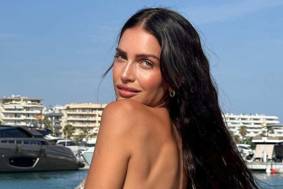 Zaira Nara, sexy dall'isola di Ibiza