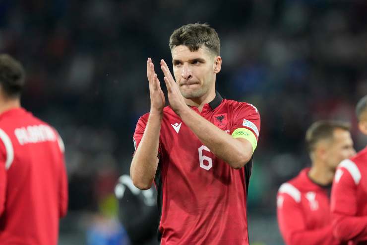 Berat Djimsiti saluta tifosi