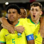 Santos esulta dopo una rete